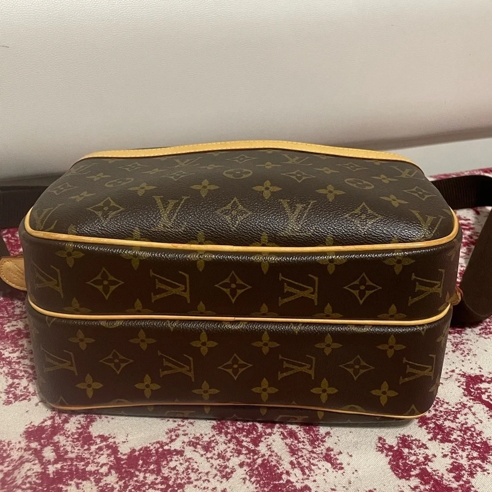 Louis Vuitton Monogram Reporter Bag